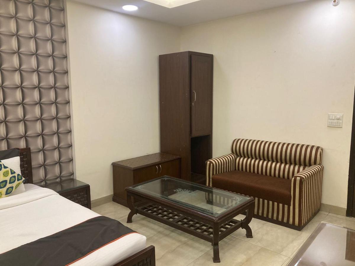 Hermitage By The Cosy Hotels Near Lotus Temple New Delhi Bagian luar foto