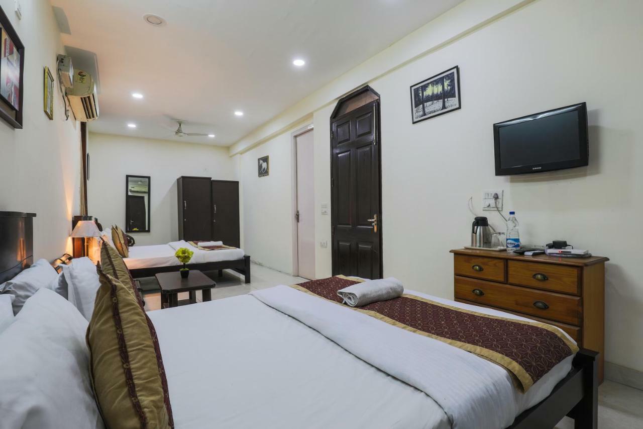 Hermitage By The Cosy Hotels Near Lotus Temple New Delhi Bagian luar foto